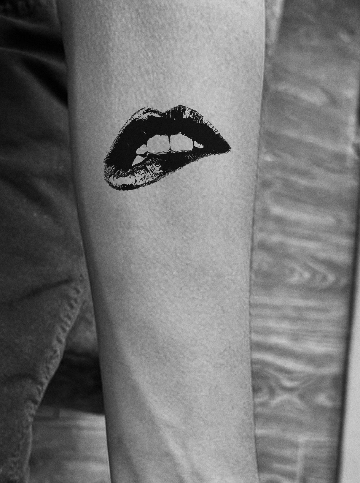 Sexy_Lips semi permanent tattoo