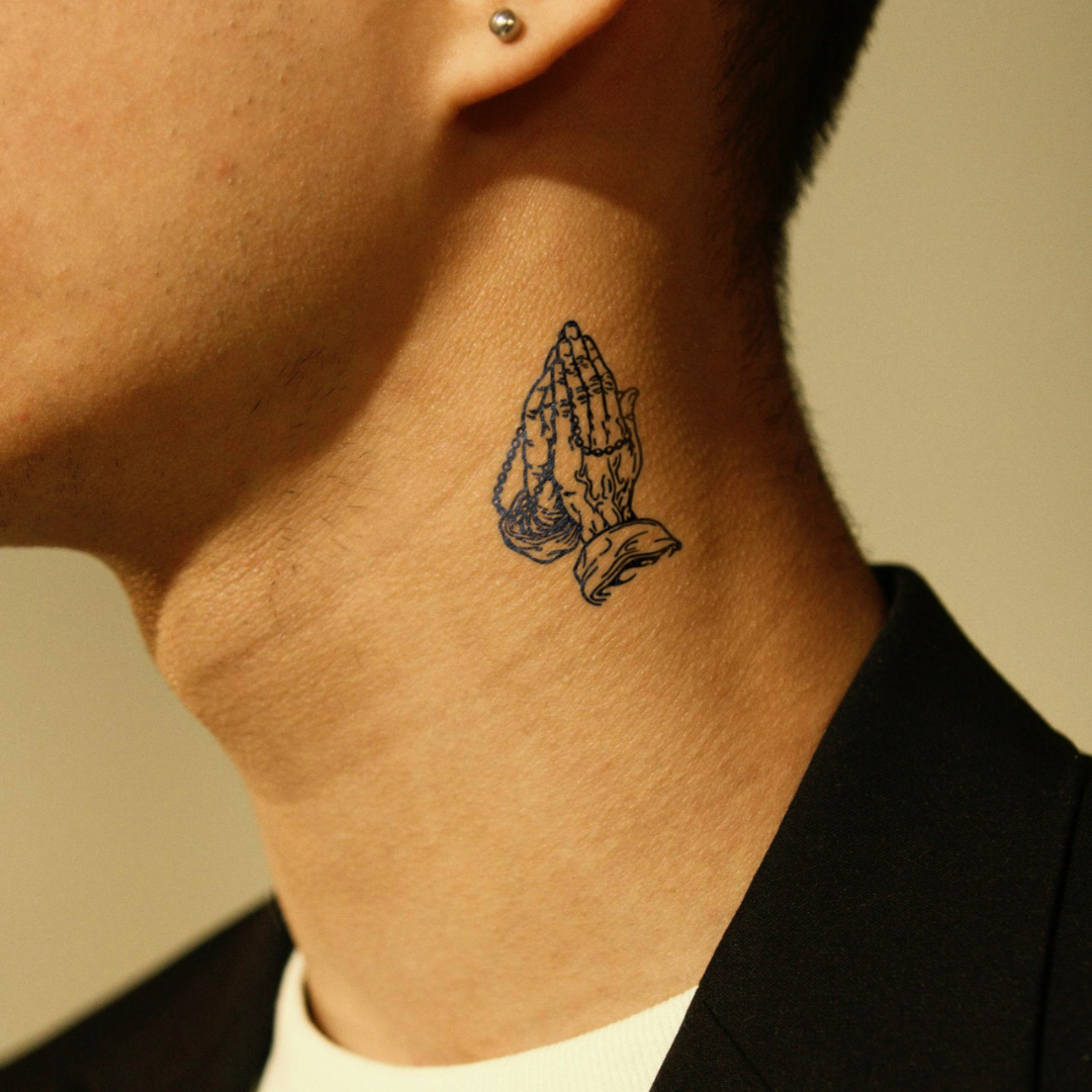 Hold the Faith on neck 
